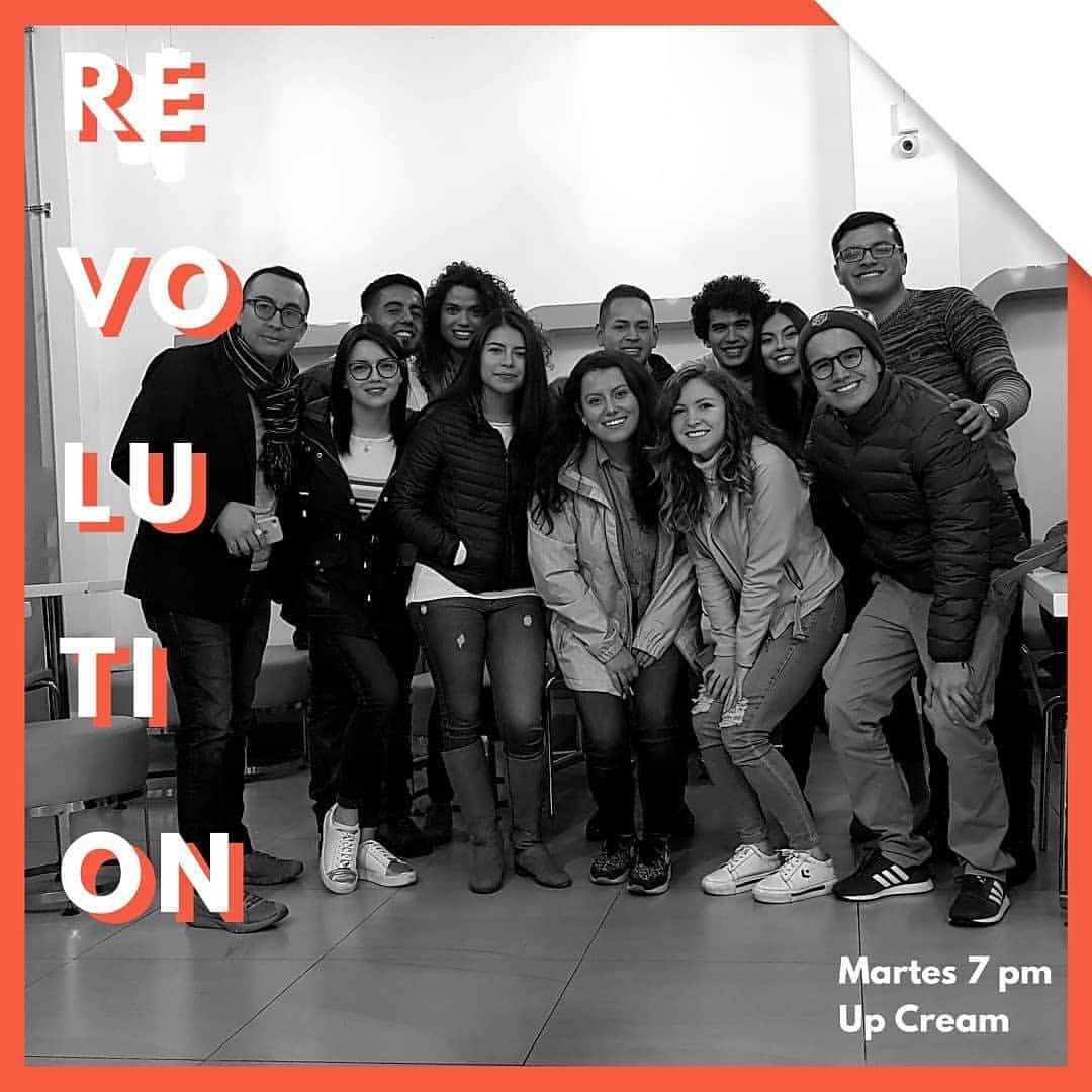 Equipo Revolution en trabajo comunitario 3